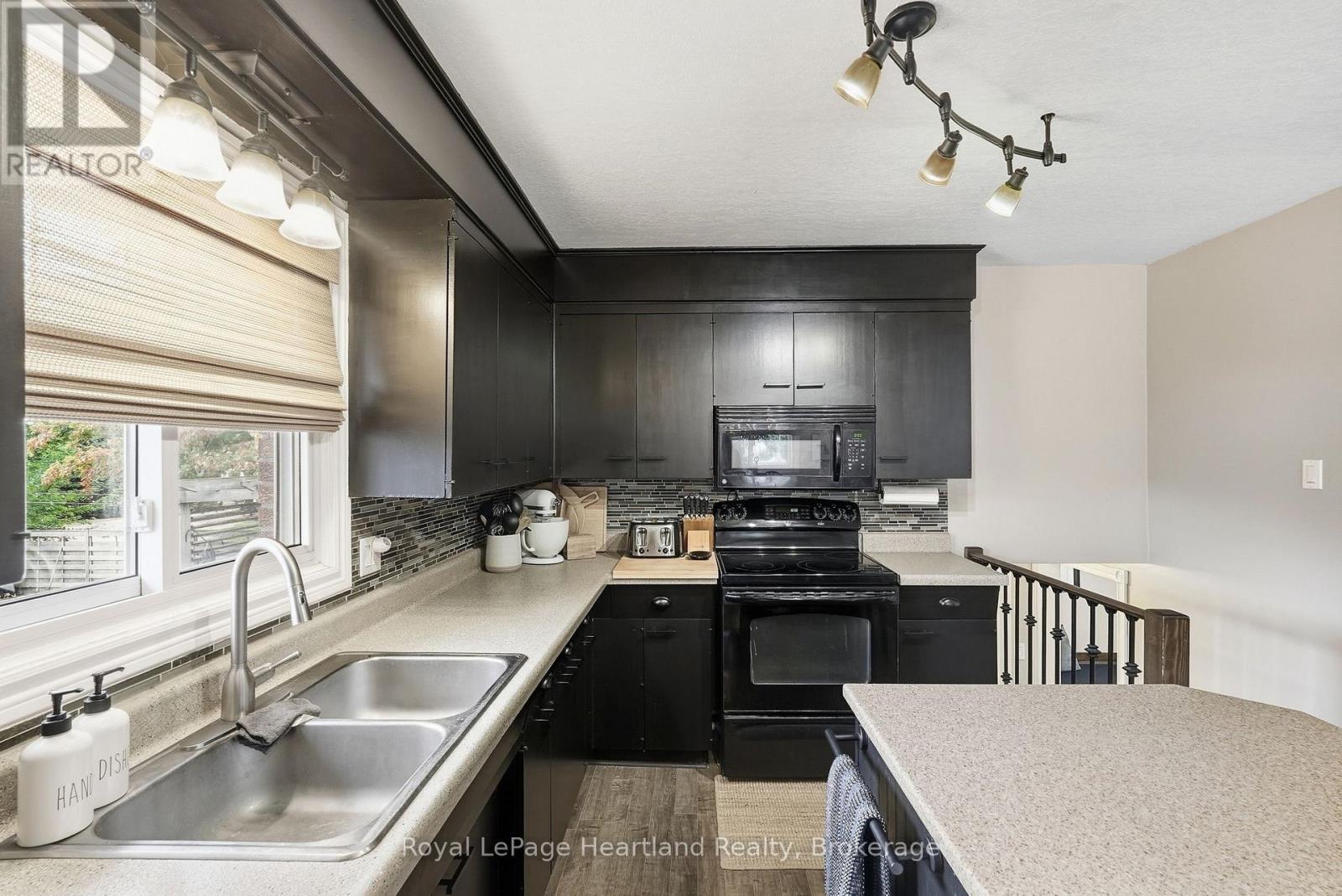 11 William Street N Property Photo 12