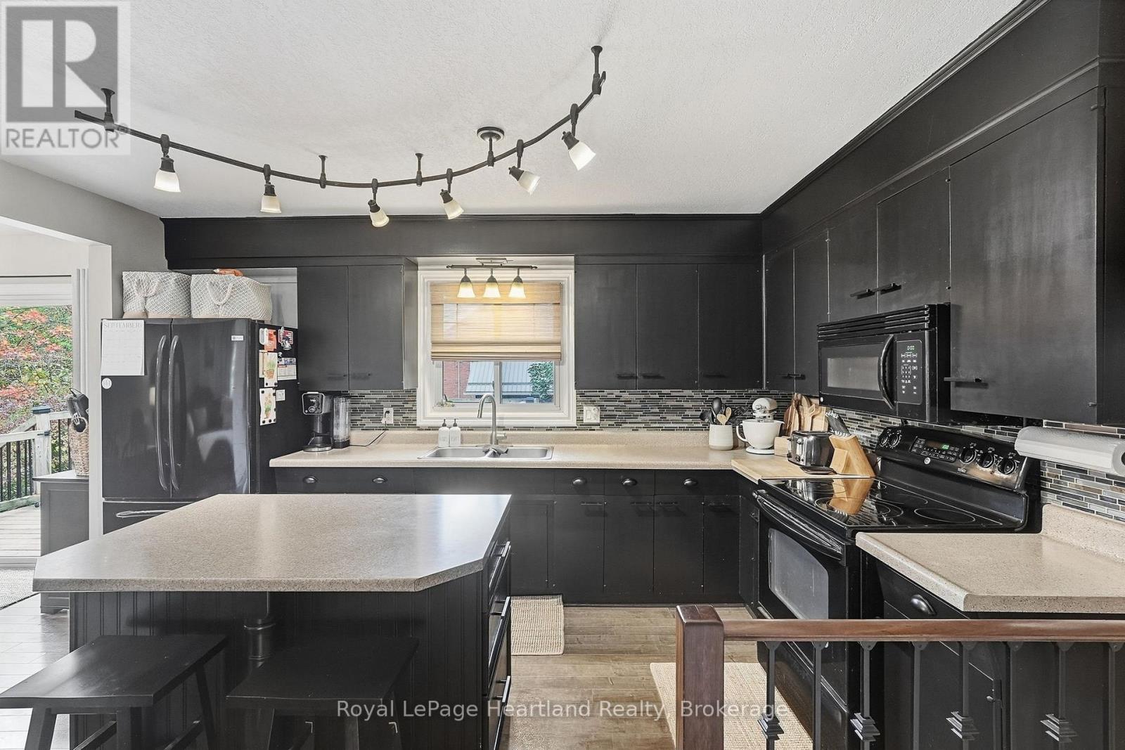 11 William Street N Property Photo 13