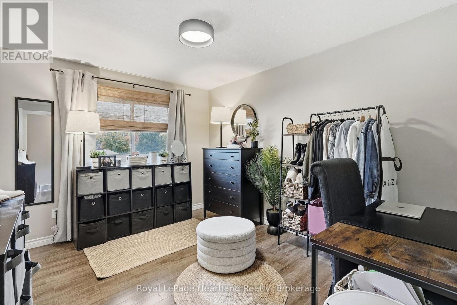 11 William Street N Property Photo 17