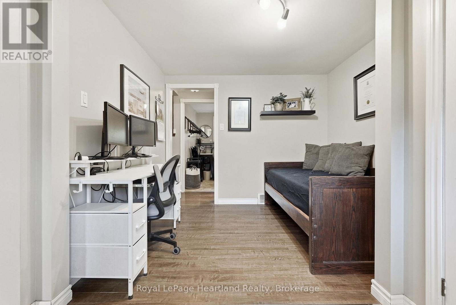 11 William Street N Property Photo 23