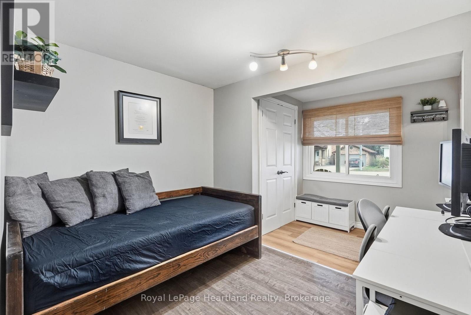 11 William Street N Property Photo 24