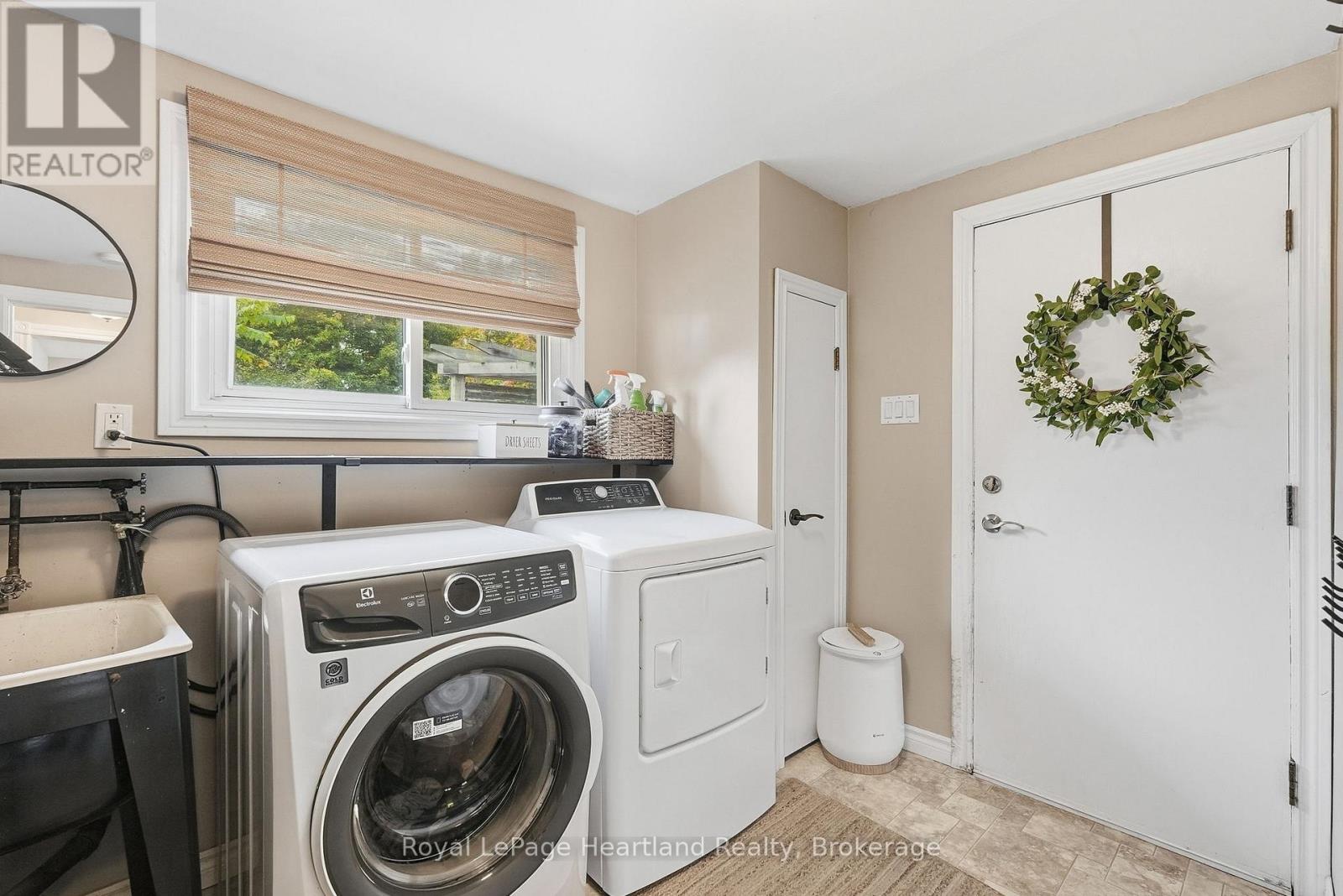 11 William Street N Property Photo 26