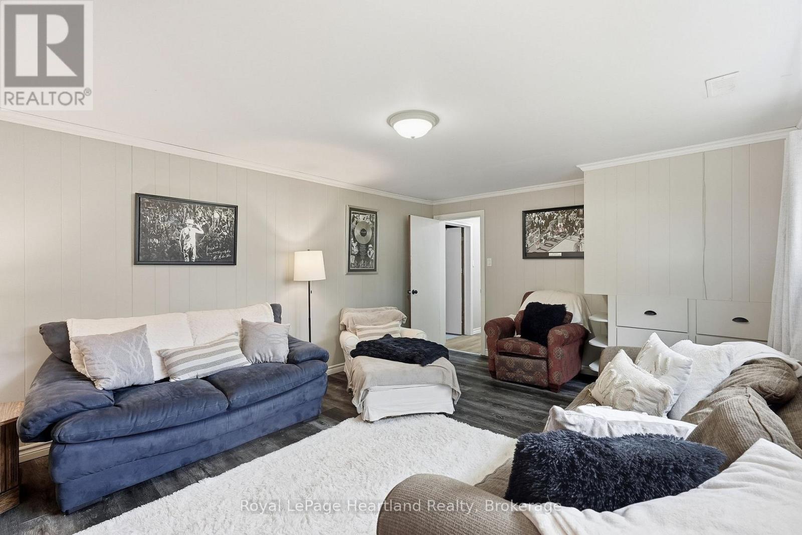 11 William Street N Property Photo 28