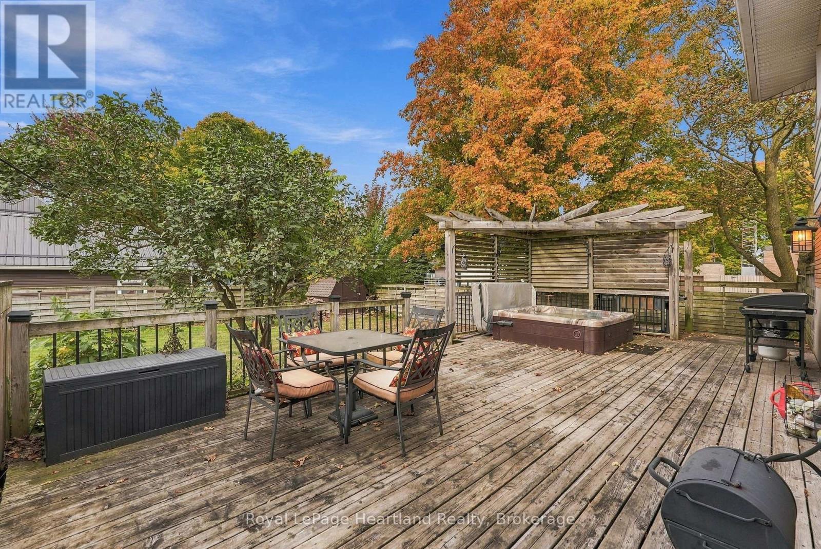 11 William Street N Property Photo 32