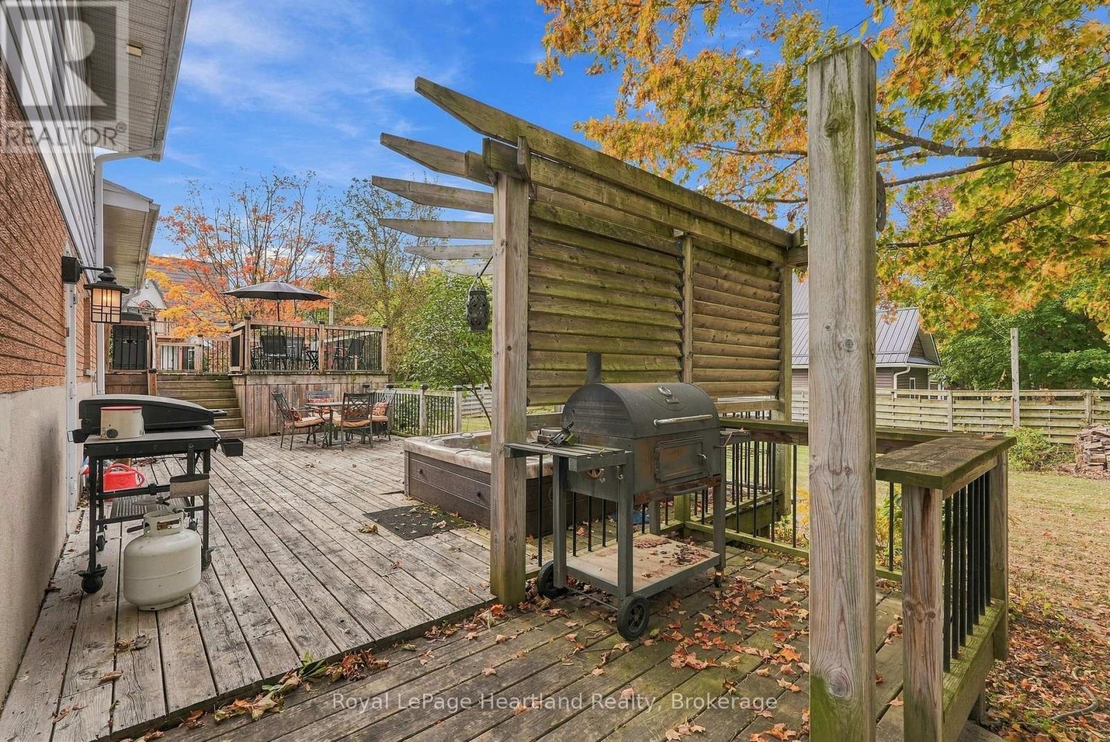 11 William Street N Property Photo 35