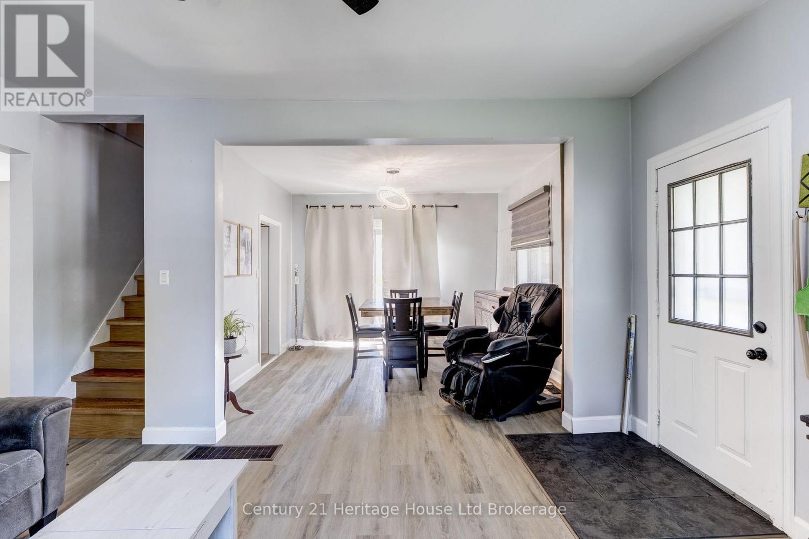 11 Wood Street W Property Photo 10