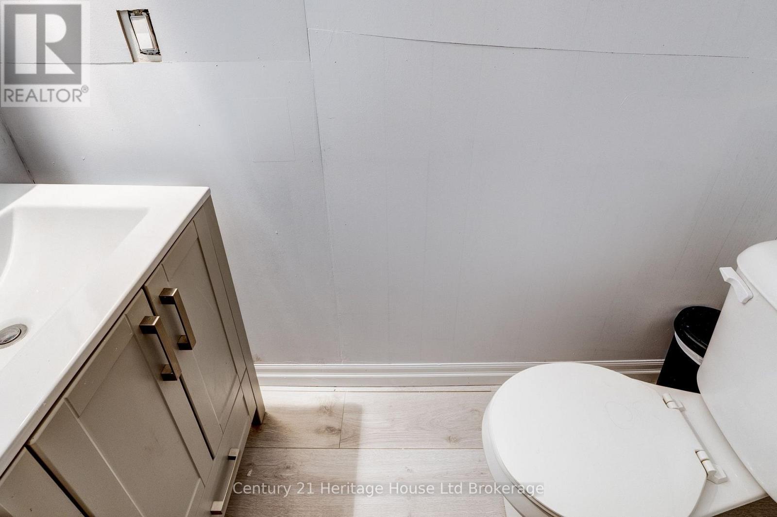 11 Wood Street W Property Photo 26