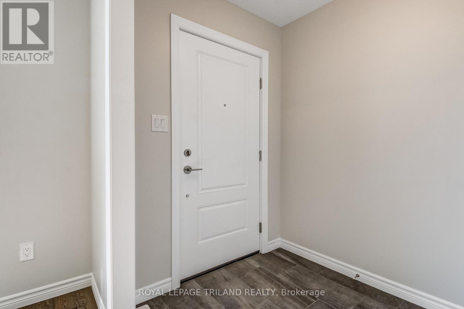 283 Ridout Street Property Photo 3