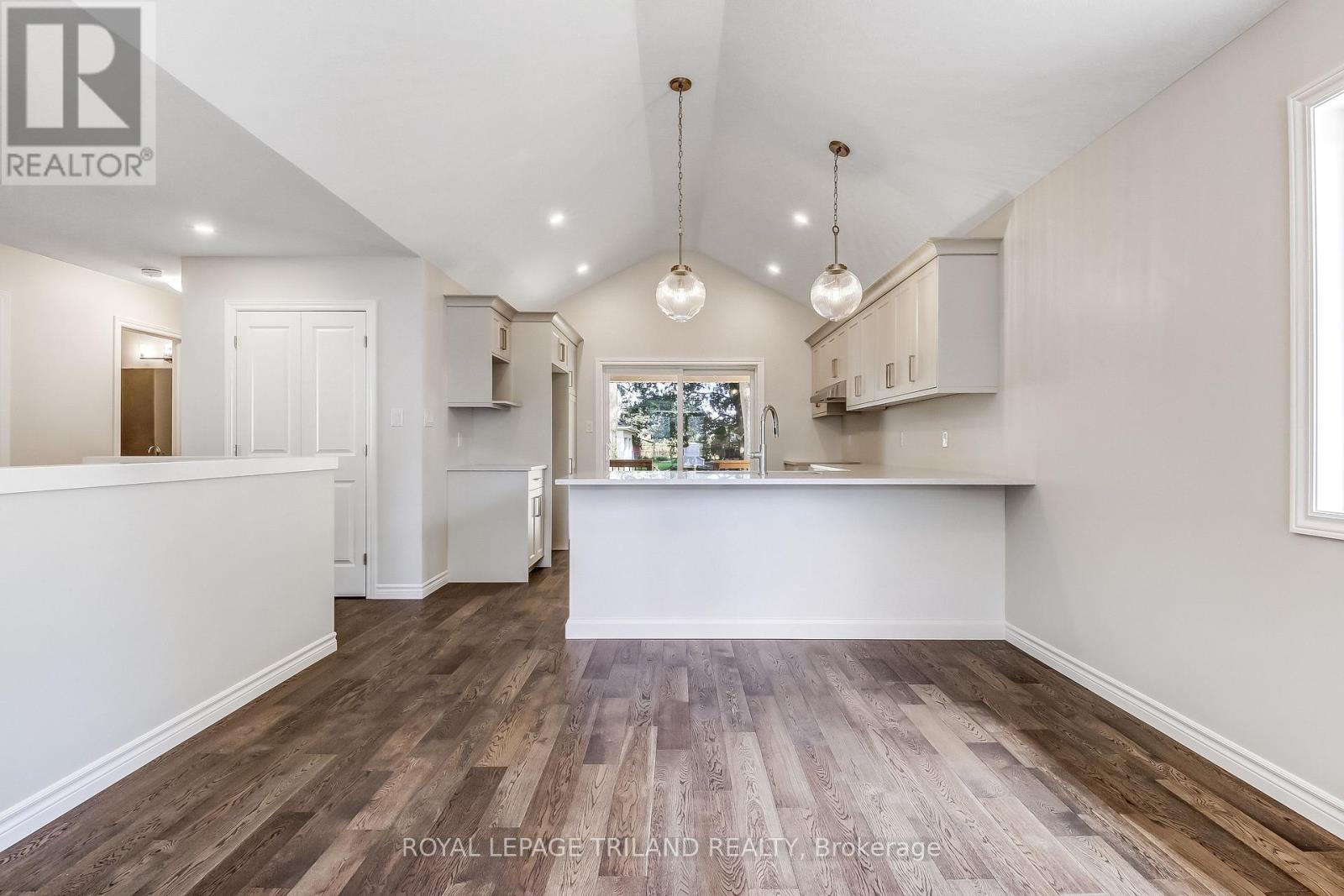 283 Ridout Street Property Photo 5