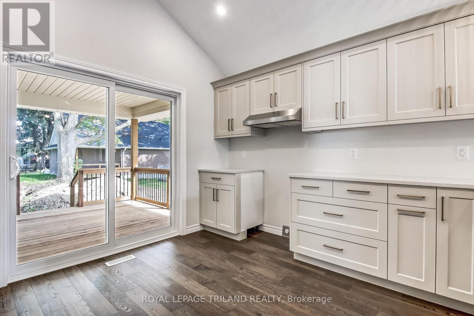 283 Ridout Street Property Photo 8