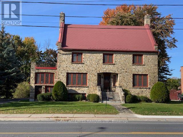 425 Second St. E Street E Property Photo 1