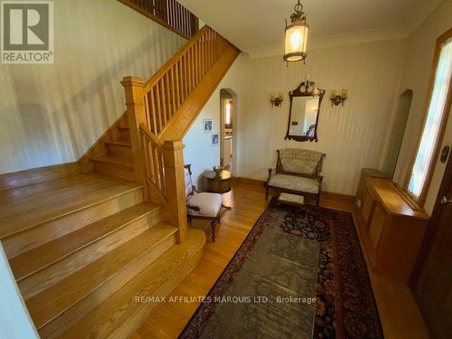425 Second St. E Street E Property Photo 7