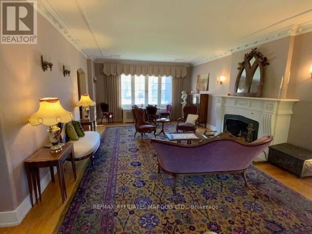 425 Second St. E Street E Property Photo 11
