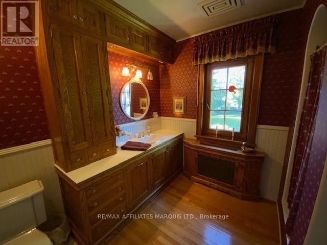 425 Second St. E Street E Property Photo 20