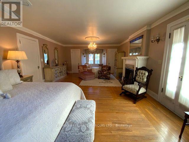 425 Second St. E Street E Property Photo 23