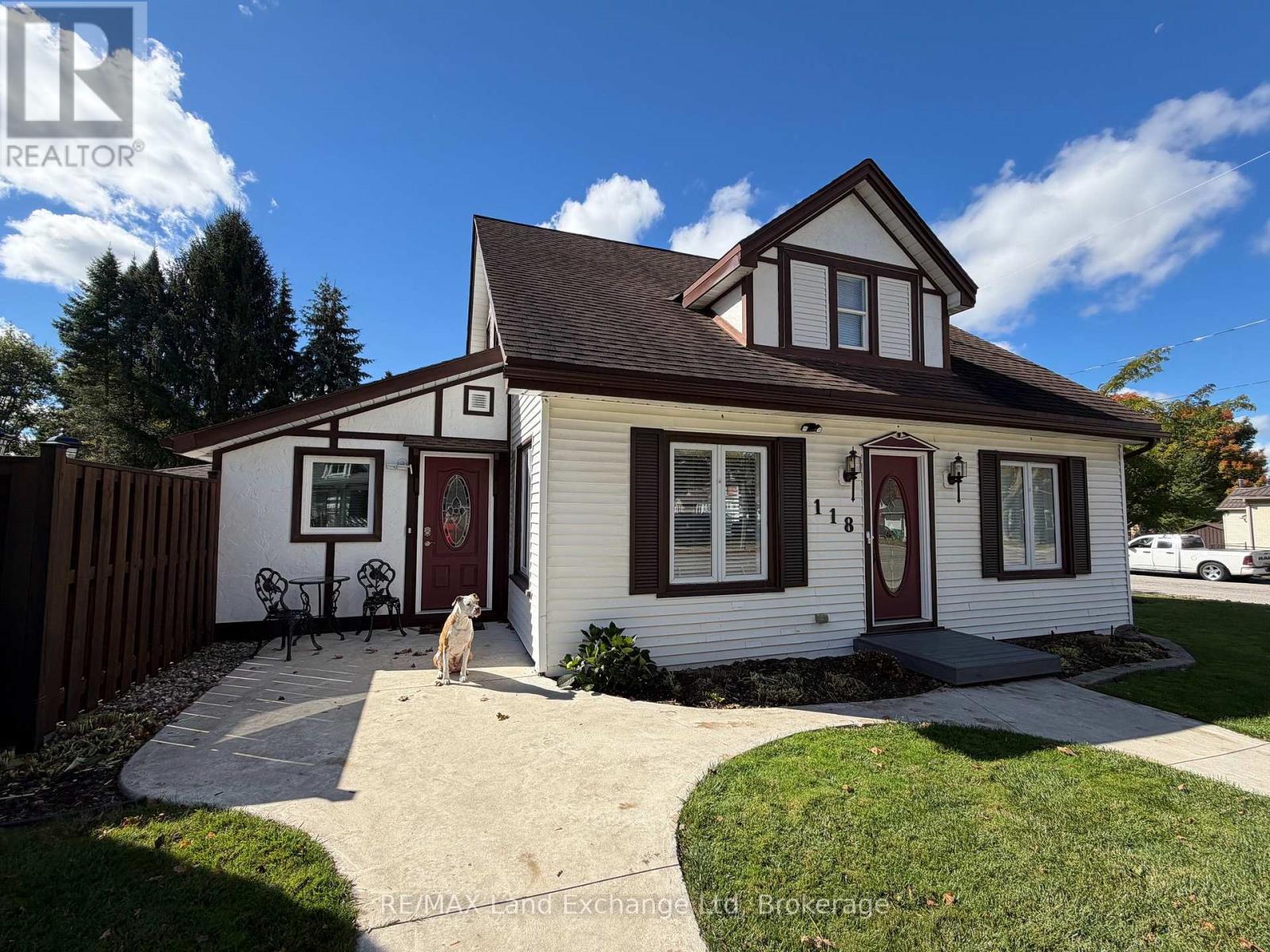 118 VICTORIA STREET E Property Photo 1