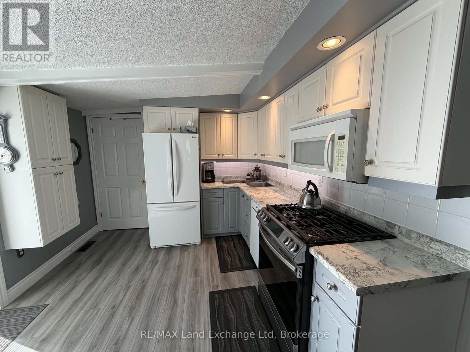 118 Victoria Street E Property Photo 6