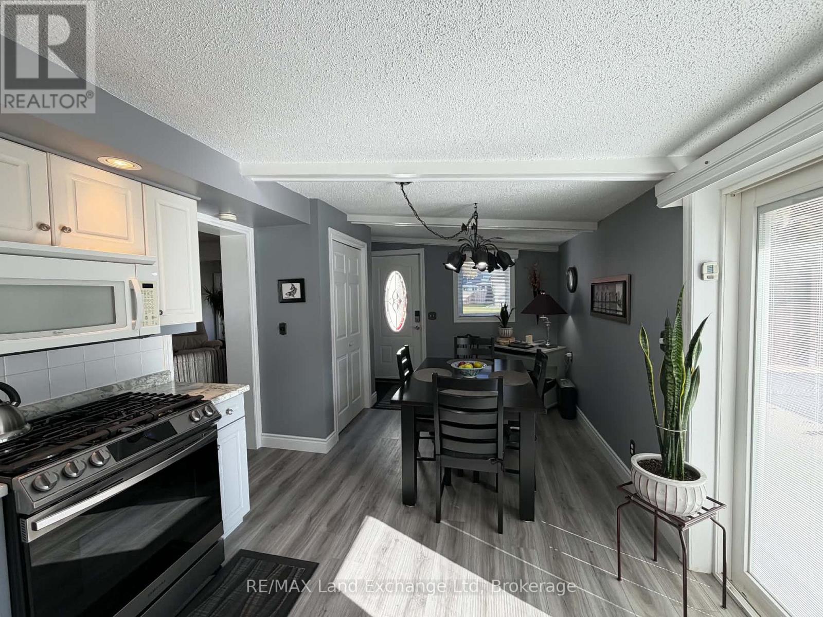 118 Victoria Street E Property Photo 8