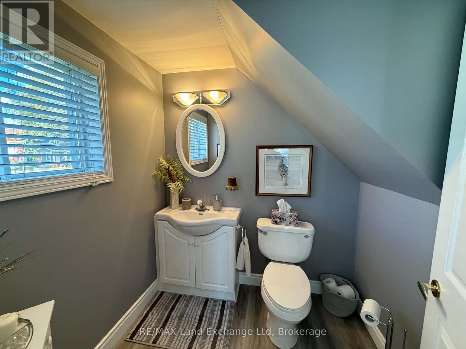118 Victoria Street E Property Photo 12