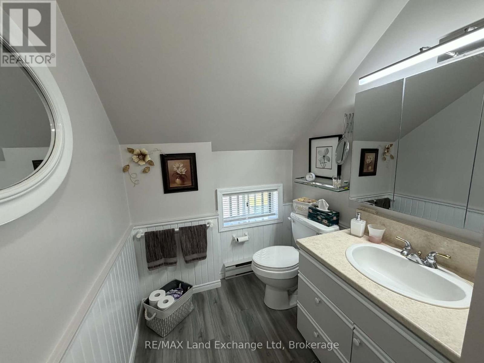 118 Victoria Street E Property Photo 20