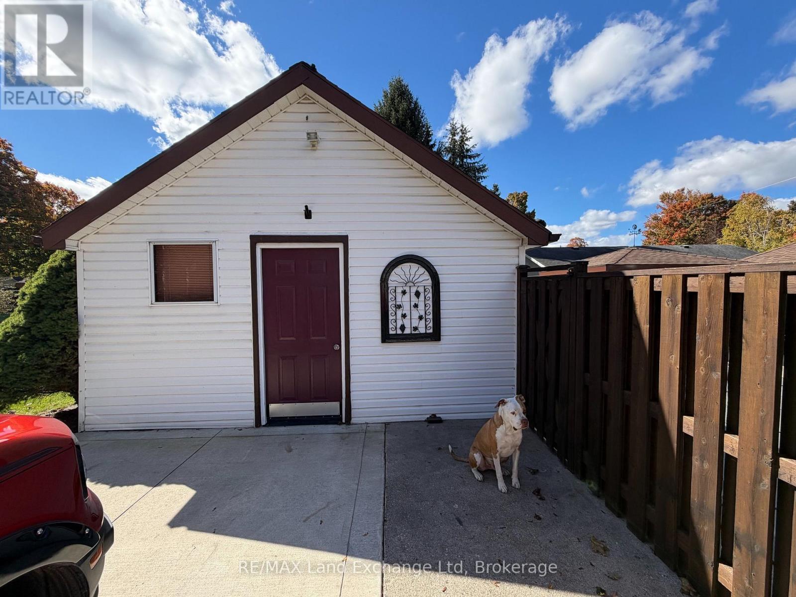 118 Victoria Street E Property Photo 28