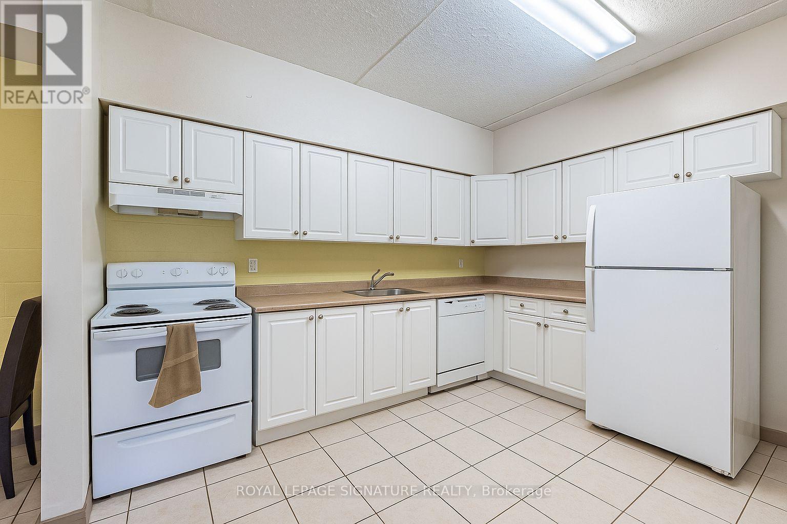 206 - 251 Lester Street Property Photo 9