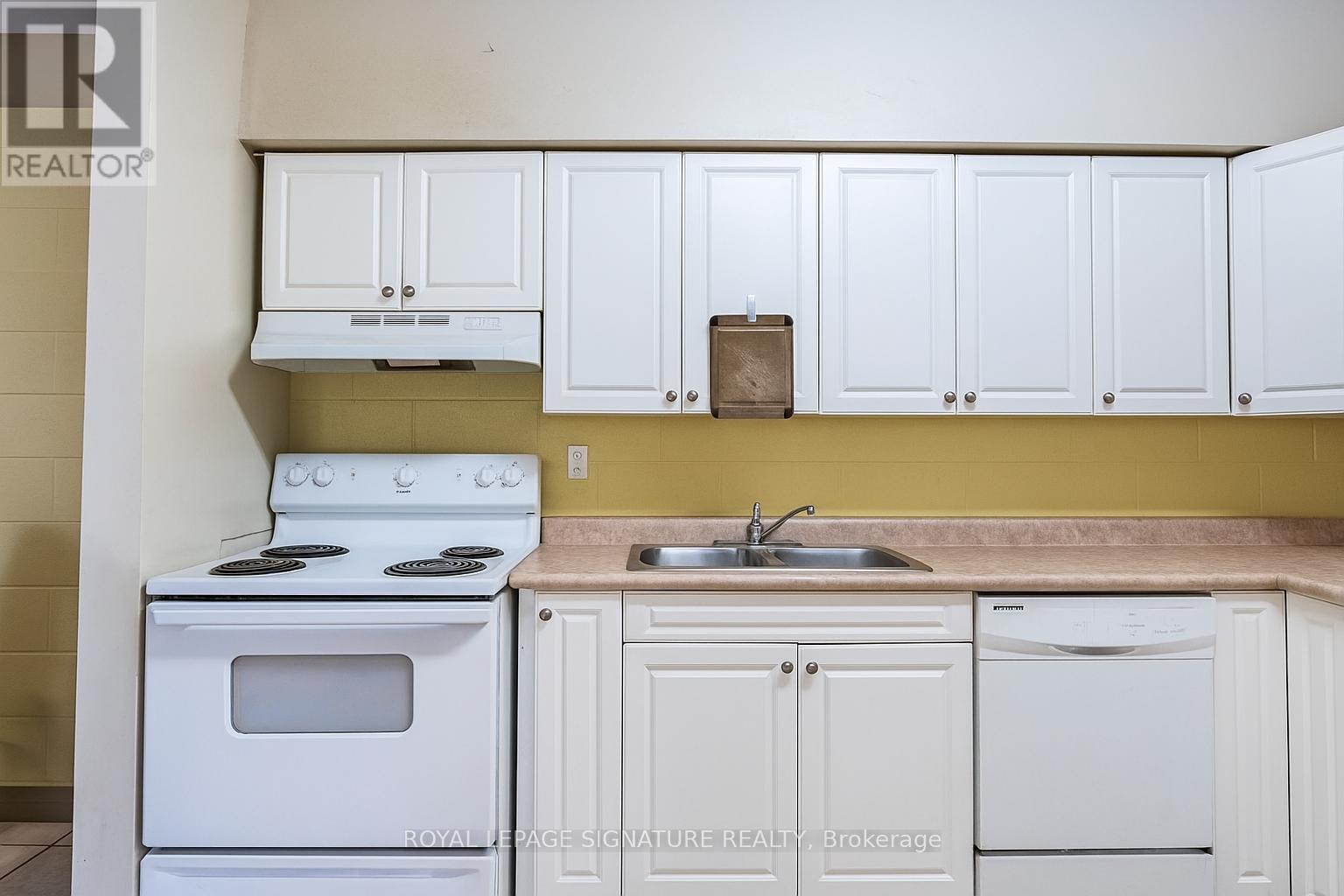 206 - 251 Lester Street Property Photo 10