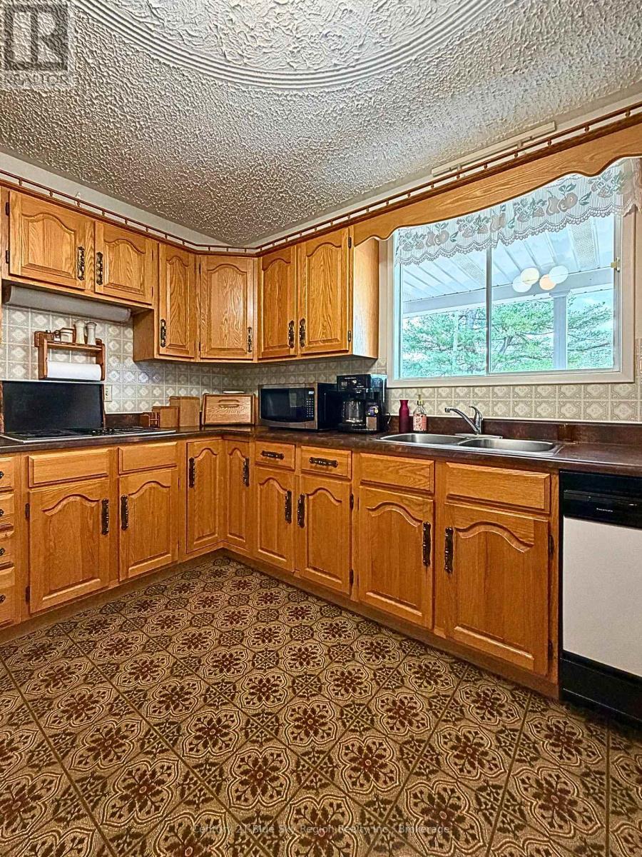 540 Bissett Street Property Photo 10