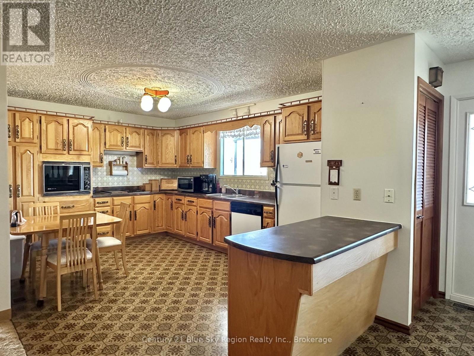 540 Bissett Street Property Photo 12
