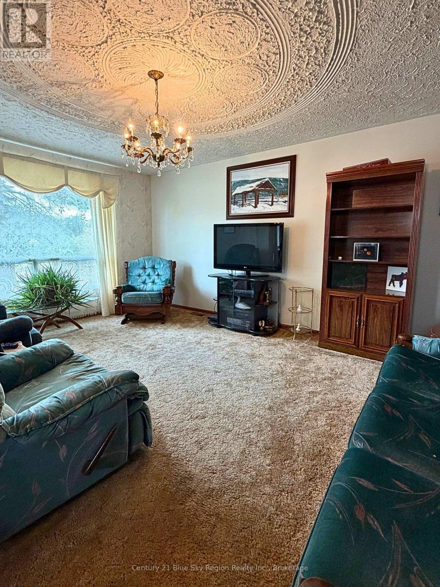 540 Bissett Street Property Photo 16