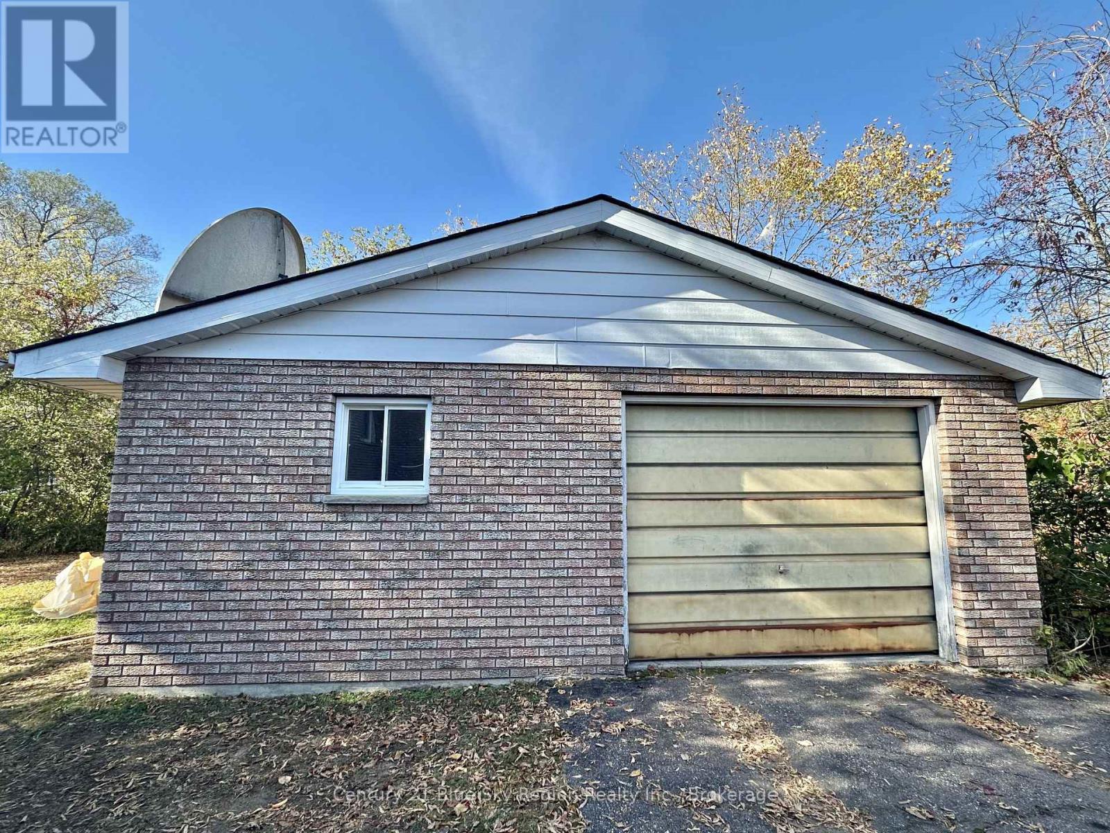 540 Bissett Street Property Photo 35