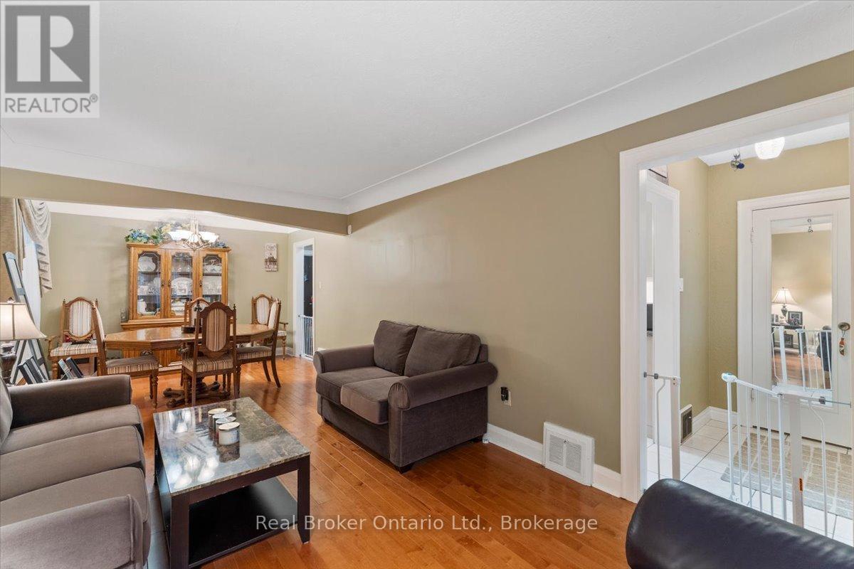 193 Huxley Avenue S Property Photo 6