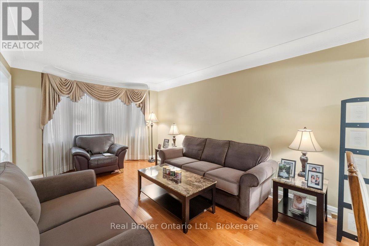 193 Huxley Avenue S Property Photo 7