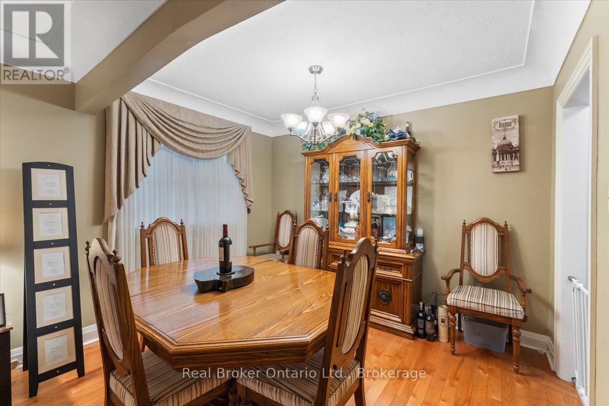 193 Huxley Avenue S Property Photo 8