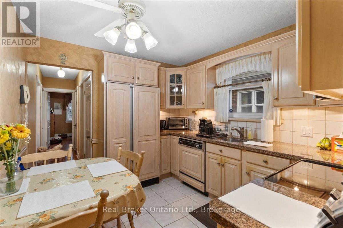 193 Huxley Avenue S Property Photo 10