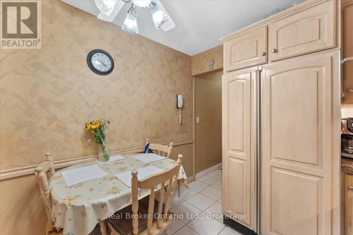 193 Huxley Avenue S Property Photo 13