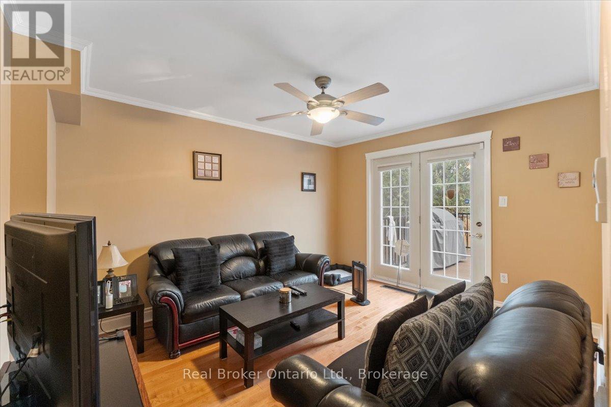 193 Huxley Avenue S Property Photo 16