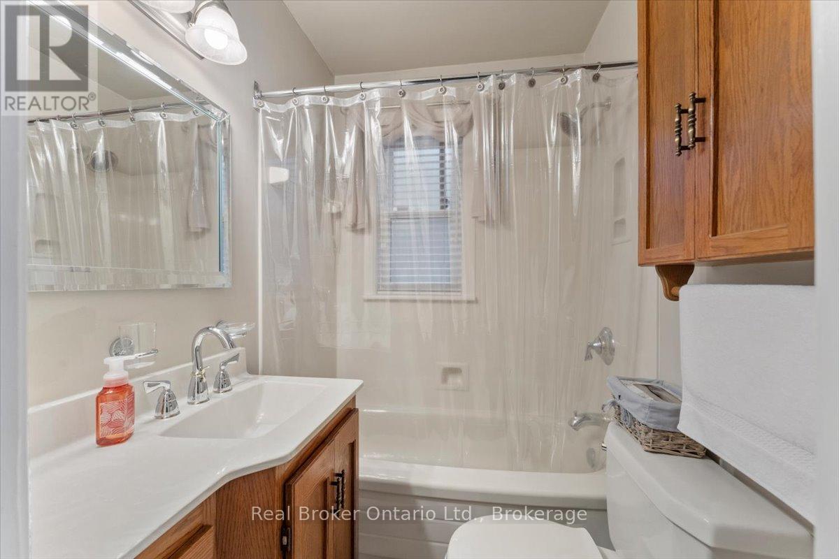 193 Huxley Avenue S Property Photo 21