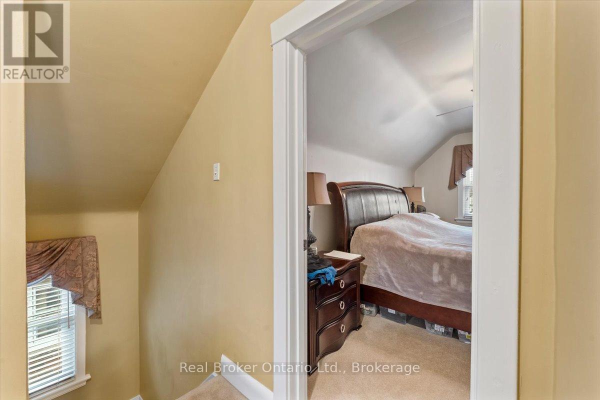 193 Huxley Avenue S Property Photo 23