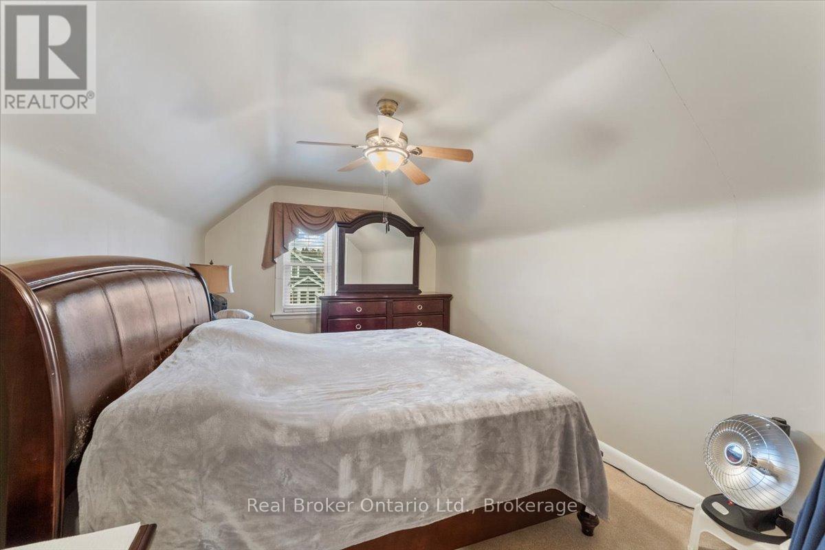 193 Huxley Avenue S Property Photo 24