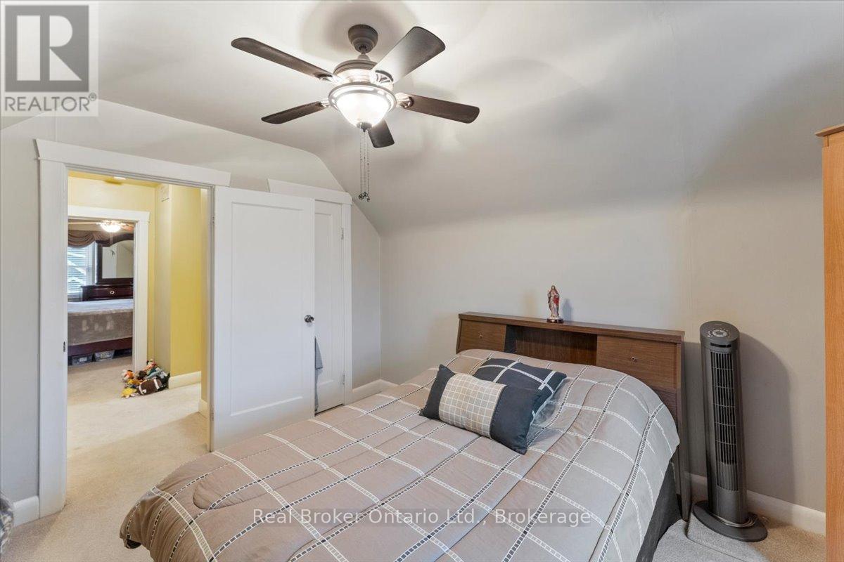 193 Huxley Avenue S Property Photo 28