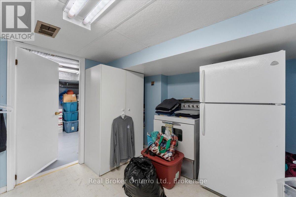 193 Huxley Avenue S Property Photo 35