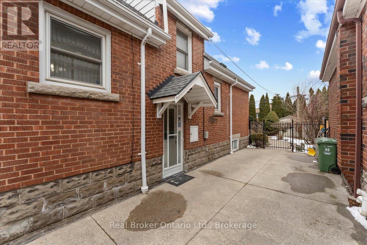 193 Huxley Avenue S Property Photo 36