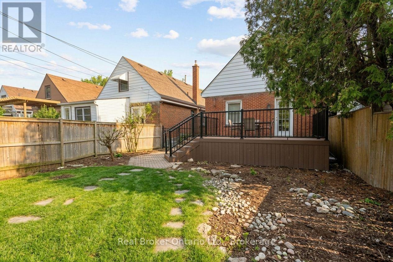 193 Huxley Avenue S Property Photo 40
