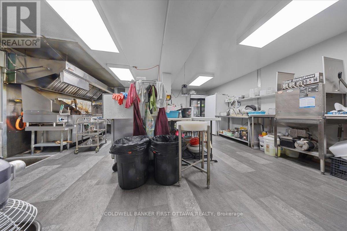 827 Somerset Street W Property Photo 5