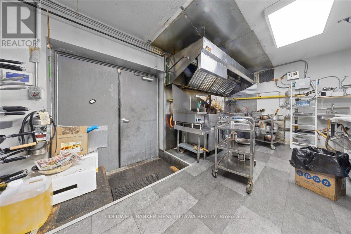 827 Somerset Street W Property Photo 8