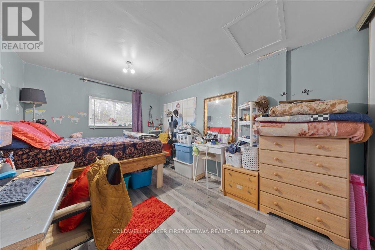 827 Somerset Street W Property Photo 23