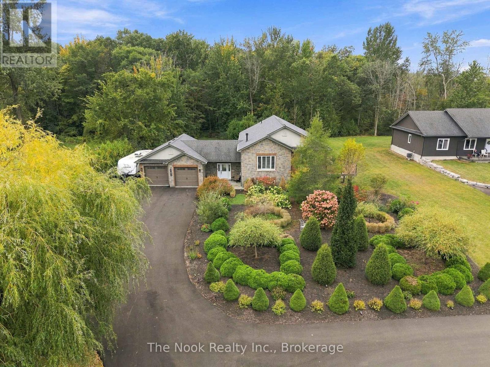 21611 Loyalist Parkway Property Photo 1