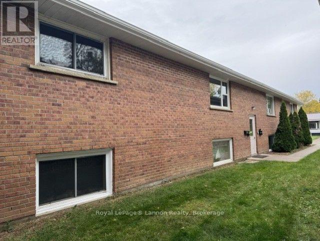 639 Mckellar Street N Property Photo 2