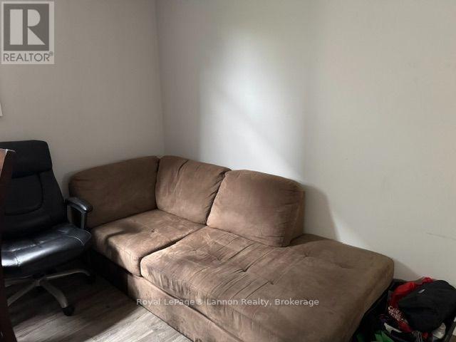 639 Mckellar Street N Property Photo 3